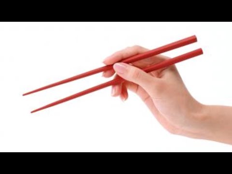 Come tenere le bacchette sushi